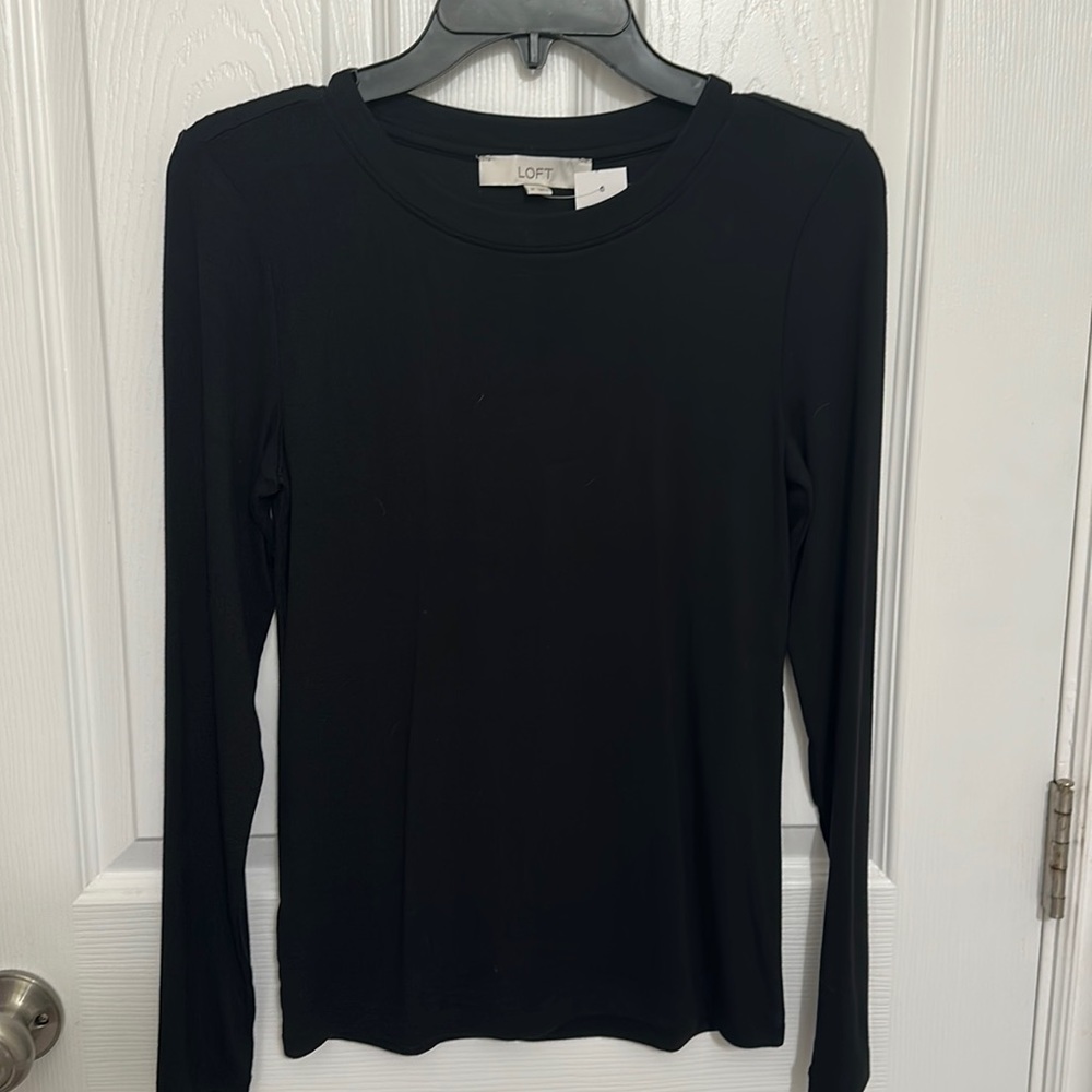 LOFT Women’s Black Scoop Neck Tee
